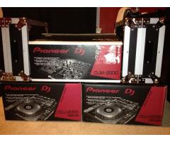 2x Pioneer CDJ-2000 Nexus & 1x DJM 2000 Nexus Mixer + coffin case + headphones